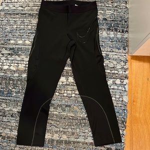 Black Nike pro hypercool capri legging